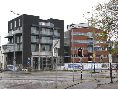 906083 Gezicht op de nieuwbouwblokken op het Ledig Erf te Utrecht, van bij de Tolsteegbrug.